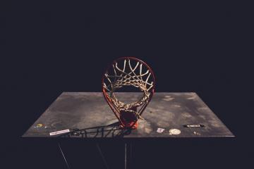 开云体育登录-新星崛起，莫兰特在焦点战证明自己，广厦队以稳定之力击穿篮网