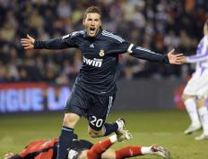 开云APP-温网荣耀，当历史与优雅碾压当代喧嚣，西西帕斯演绎古典网球的现代惊艳