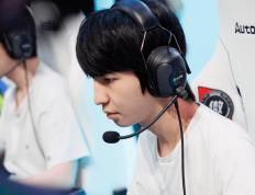 开云下载-包含FPX横扫V5，Elk完成史诗逆转焦点之战2025世界赛，留下经典瞬间的词条