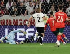 开云官网-葡萄牙队欧洲杯出局，四强梦碎的简单介绍