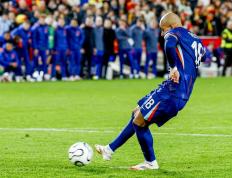 开云体育app-荷兰队逼平乌克兰队，点球大战晋级半决赛的简单介绍