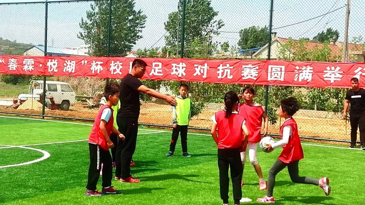 开云体育登录-青少年足球对抗赛：女队选手誓夺桂冠