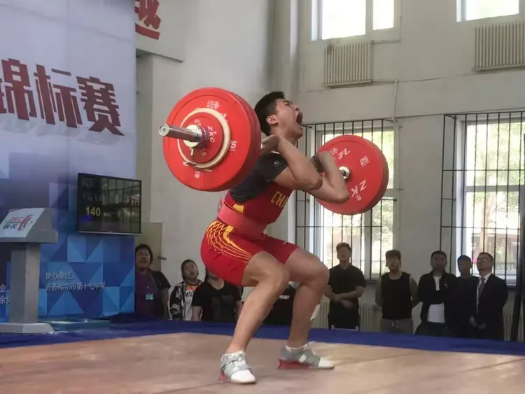 开云体育入口-智利举重选手创造佳绩，挺进决赛
