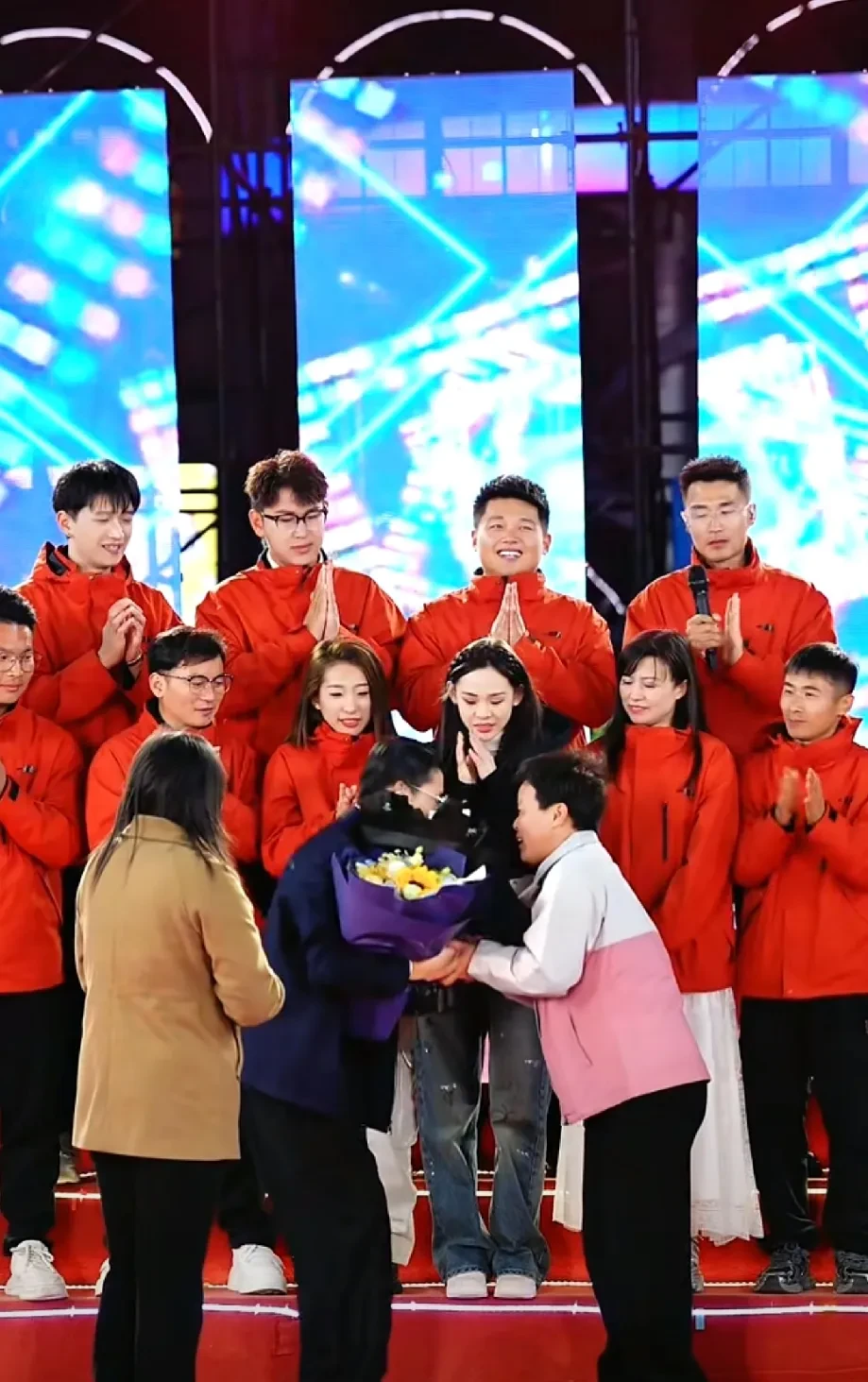 开云体育登录-比赛精彩纷呈，观众席上情绪高涨！