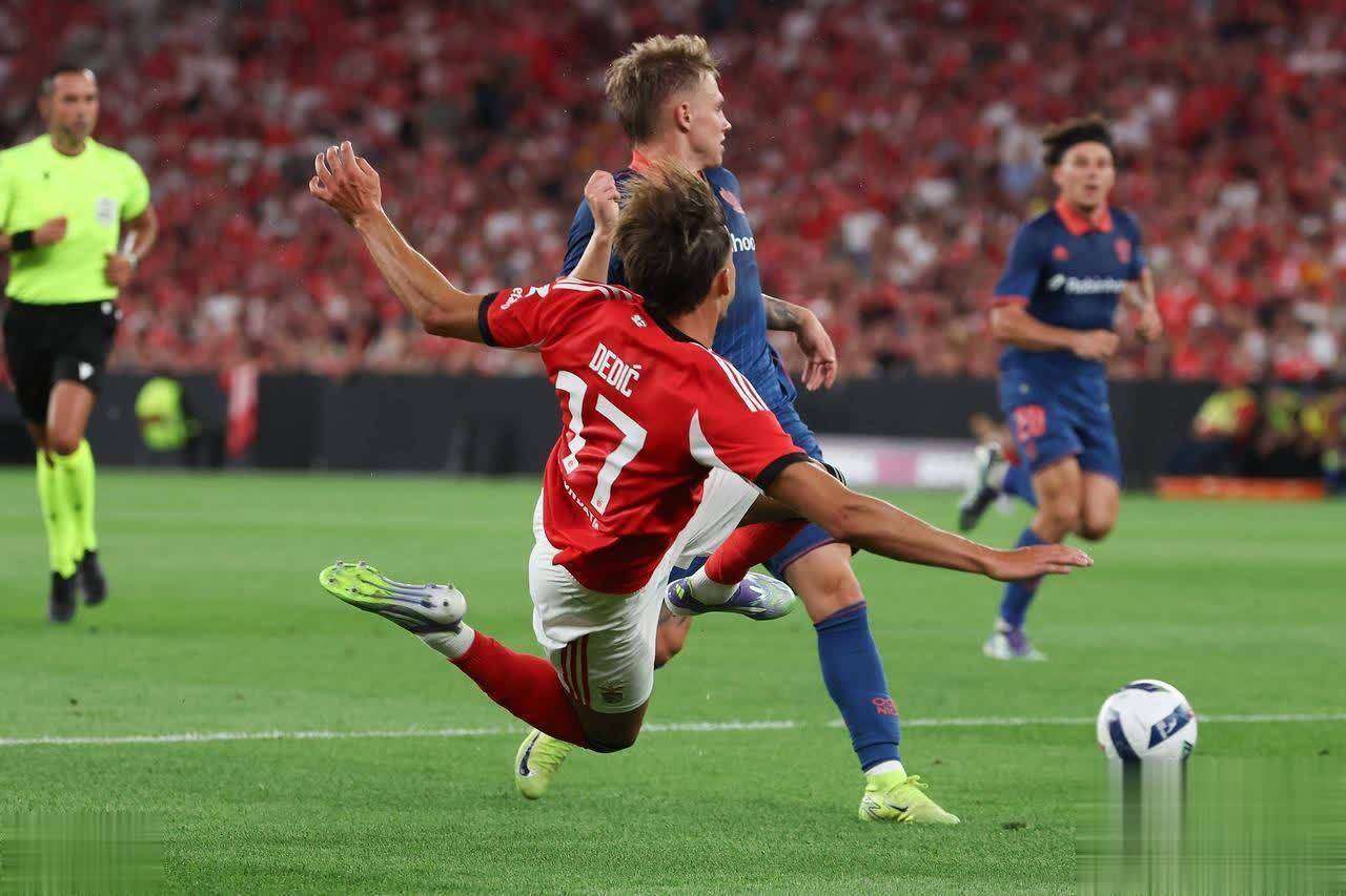 开云体育入口-关于法甲球队在比赛中力压对手，成功夺得胜利的信息