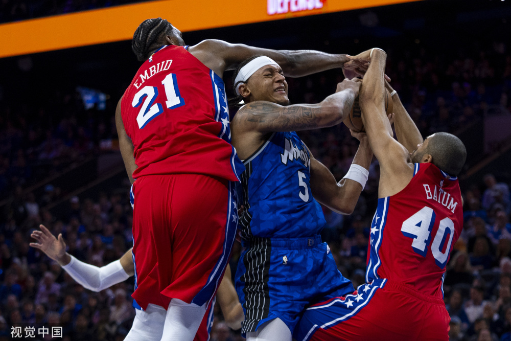 开云APP-76人惨遭热火横扫，恩比德伤退