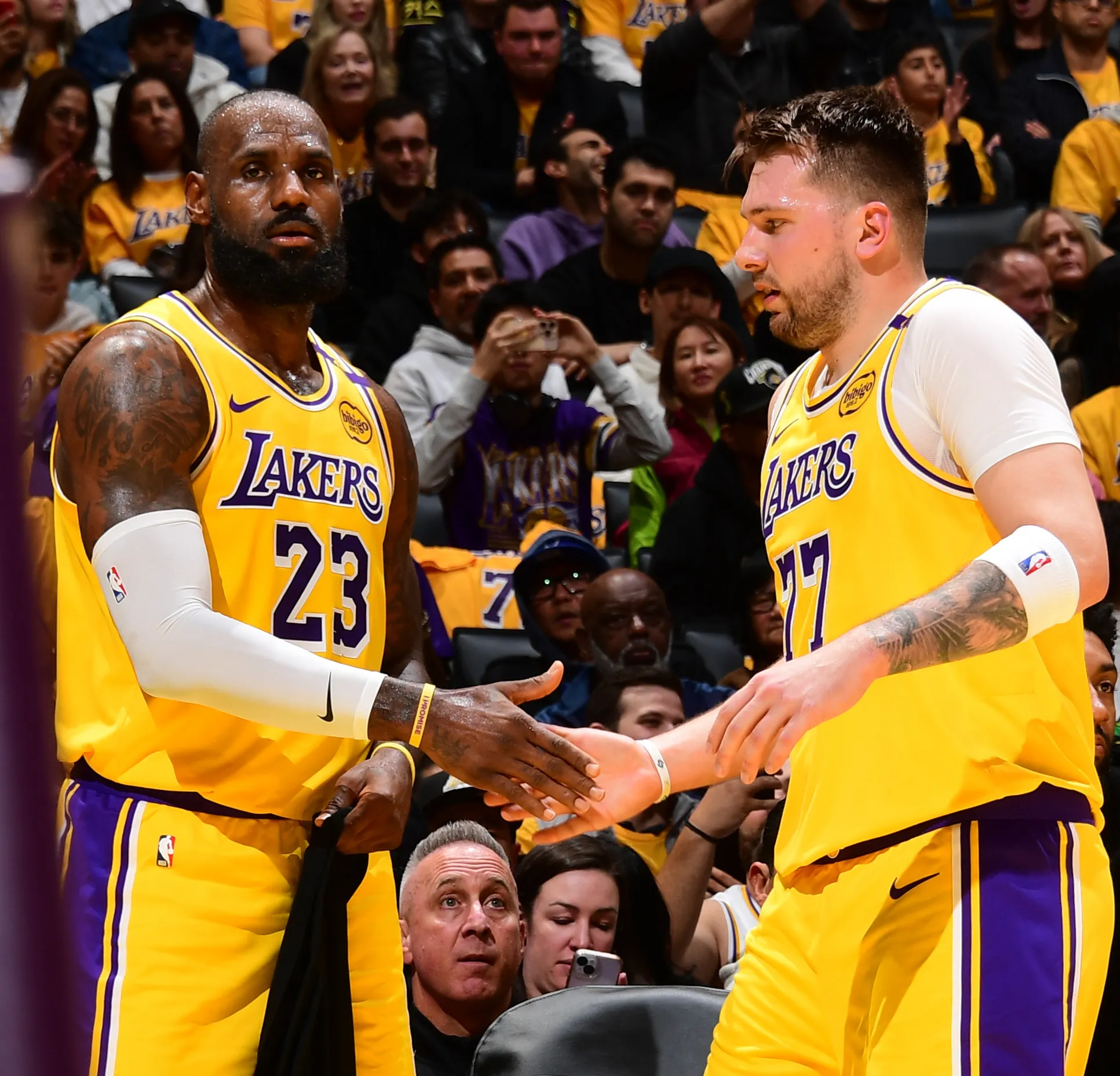 开云体育APP下载-关于湖人再胜灰熊,詹姆斯领衔全队火力猛攻的信息