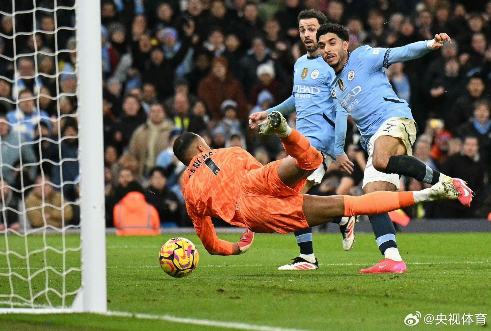 开云平台-效力切尔西的前锋连续破门，球队取得胜利