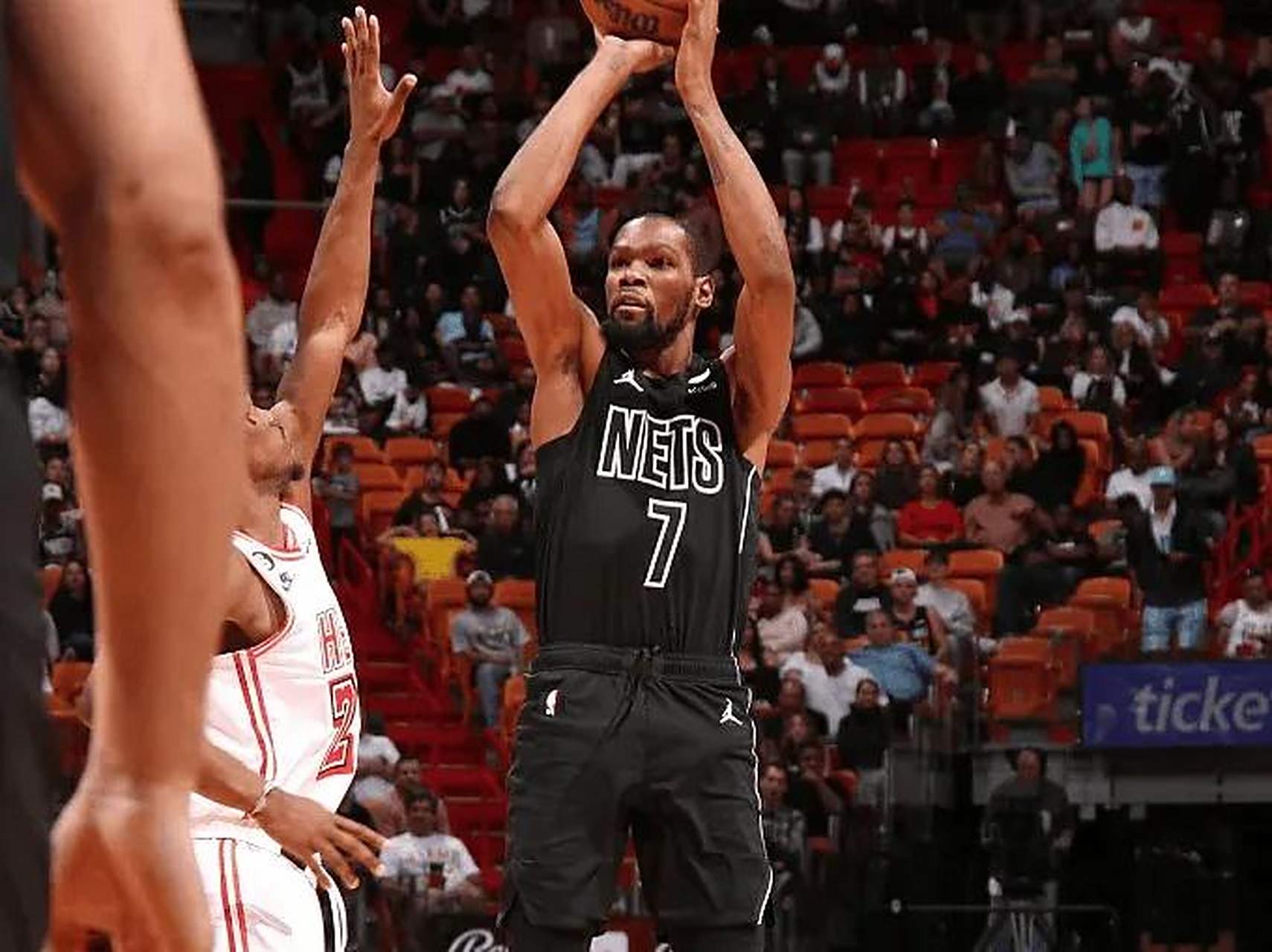 开云APP-篮网再次战胜凯尔特人,杜兰特砍下31分