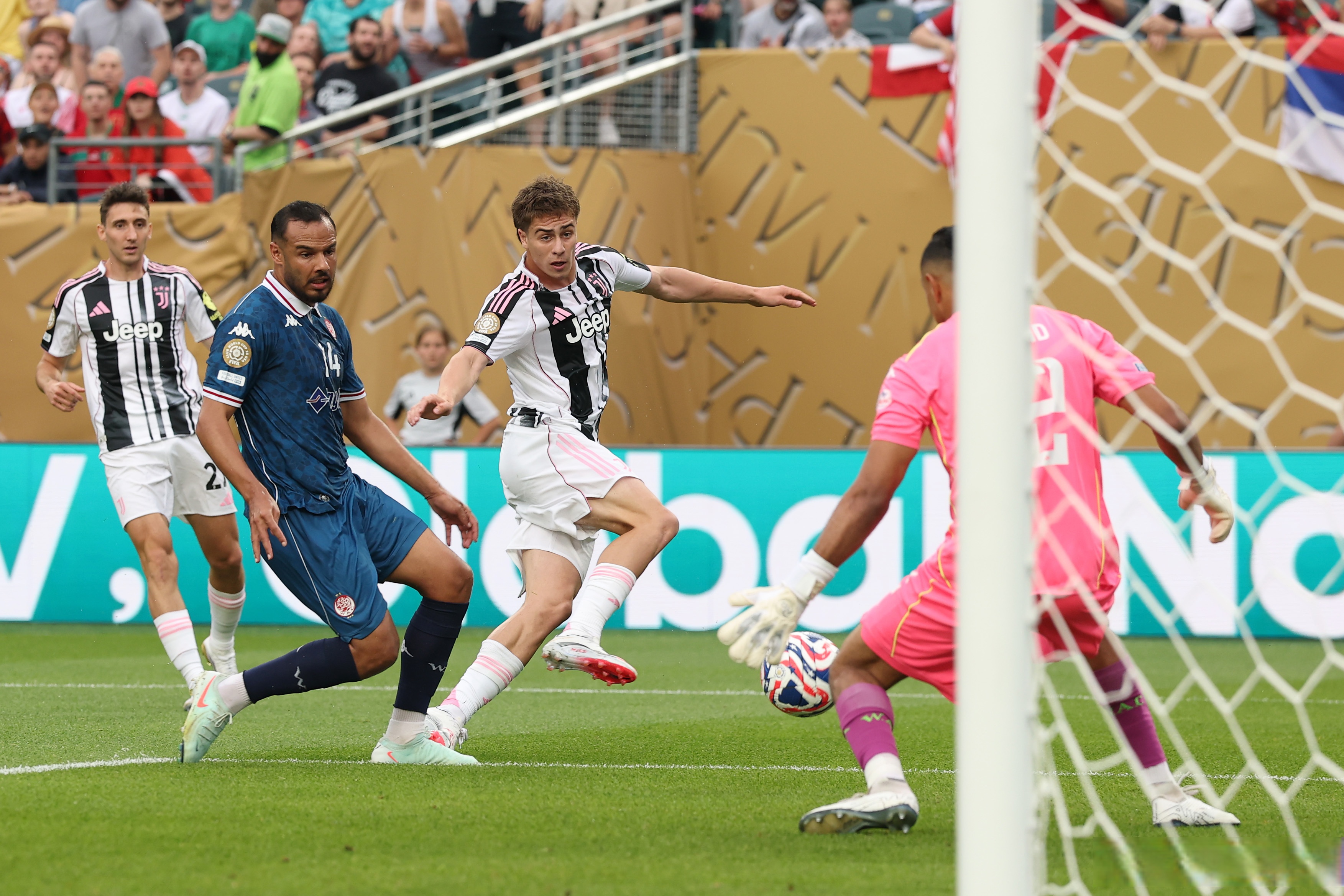 开云体育官方网站-尤文图斯客场遭遇失利，主帅大为不满队员表现