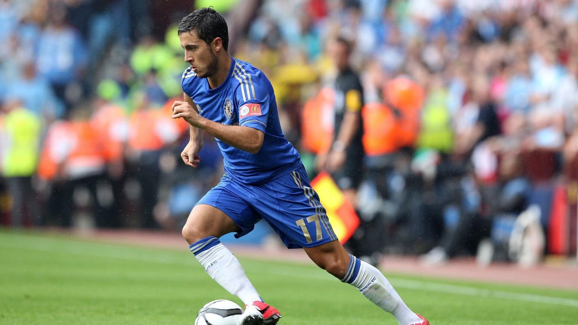 开云APP-绿茵场上的国王,德甲争冠焦点战中的绝对压制哲学