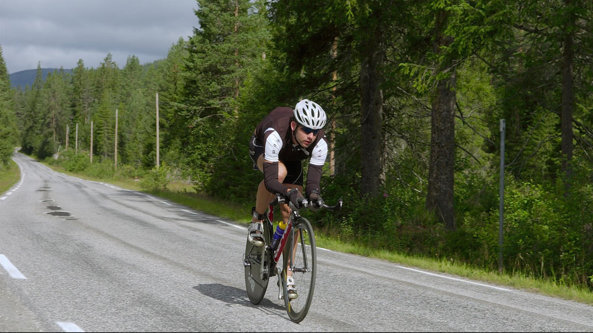 开云体育中国-无声的猎手,在得分盛宴中,贝恩如何用防守谱写了另类篮球诗篇
