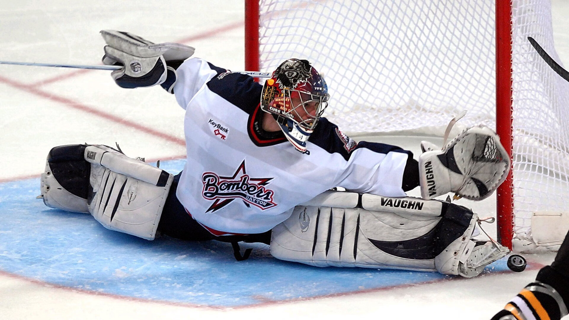 开云体育中国-红蓝与墨绿，一个救赎者的独白